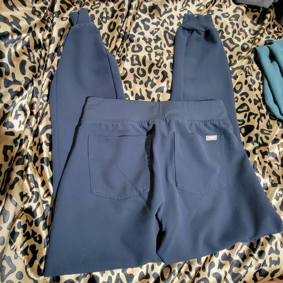 Figs Bottom Scrub - Picture 2 of 3